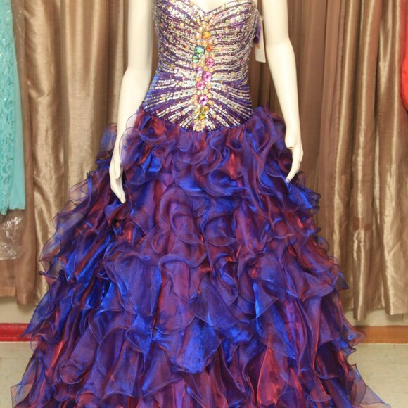 Dress - Picture 1 of 9